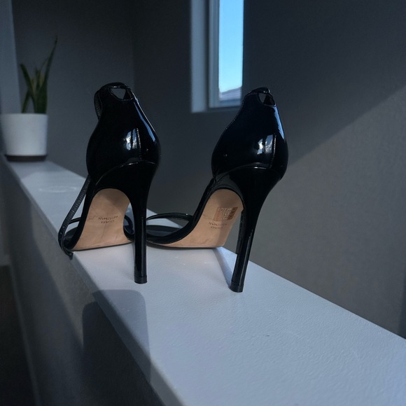 Stuart Weitzman - Picture 2 of 5